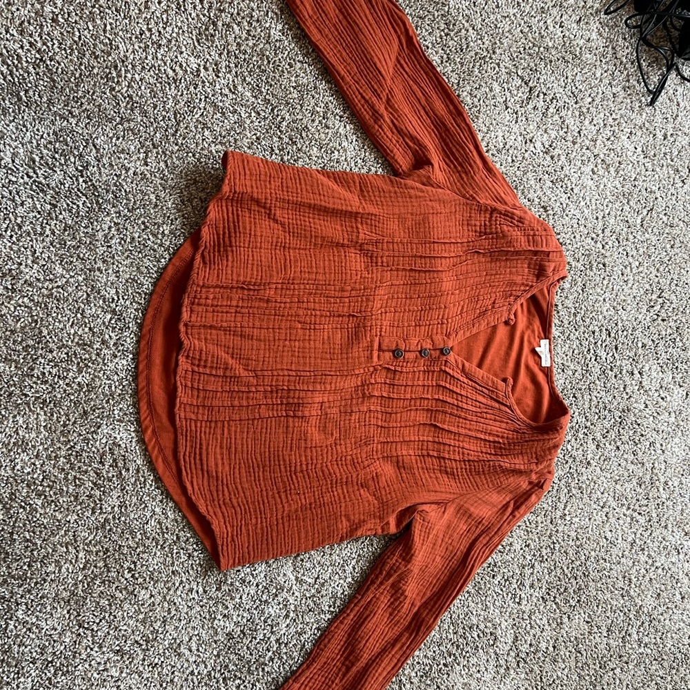 Women’s Long-Sleeve Textured Henley Blouse - Rust